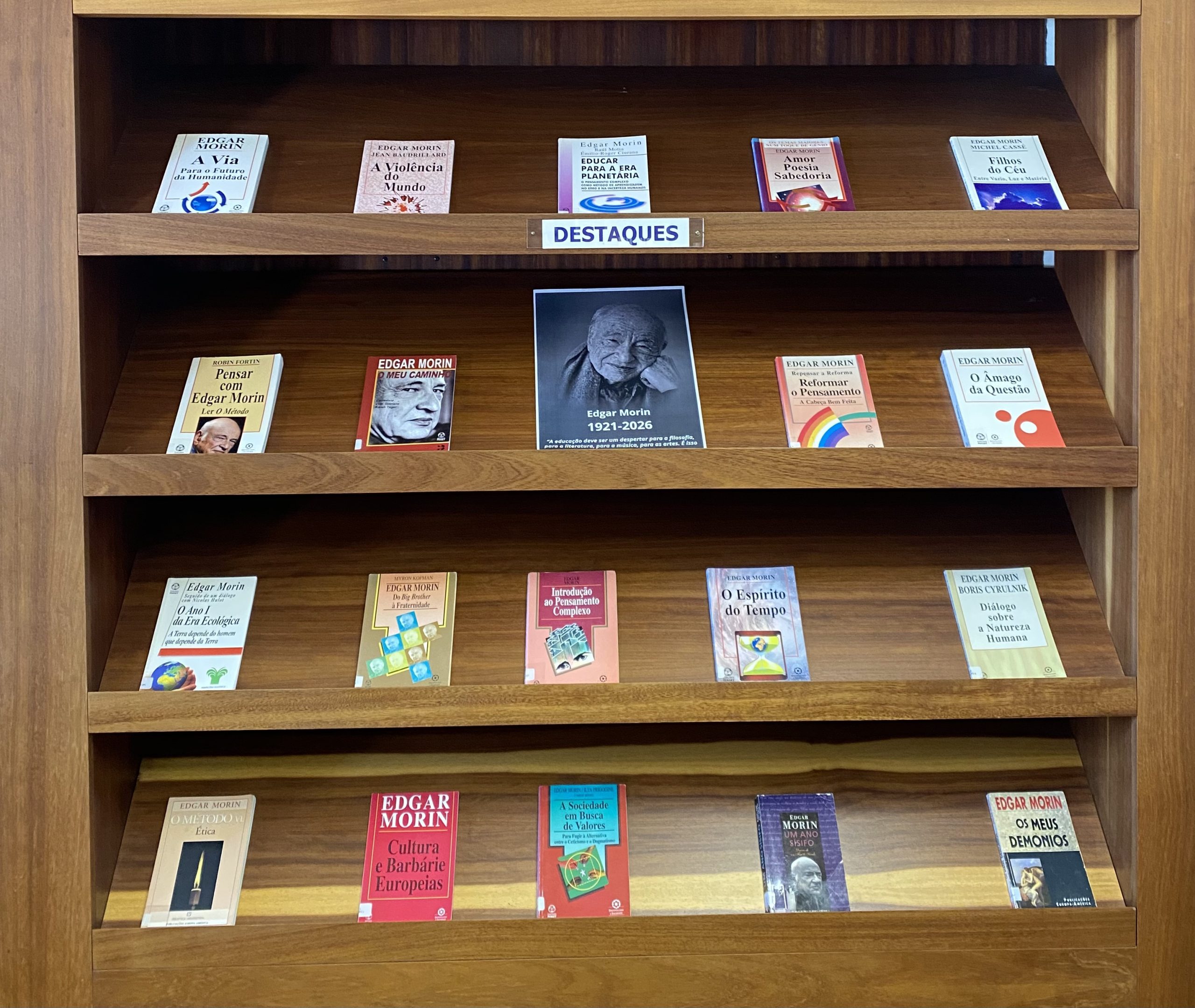 Imagem do destaque bibliográfico de Edgar Morin